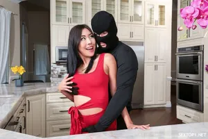 Anh công nhân tốt bụng và cô chủ nhà có Ông xã hờ hửng